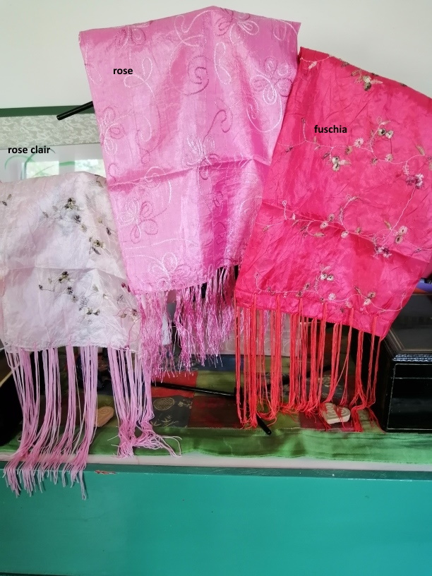 Foulards brods en soie d' Hanoi - couleurs rose clair et rose e